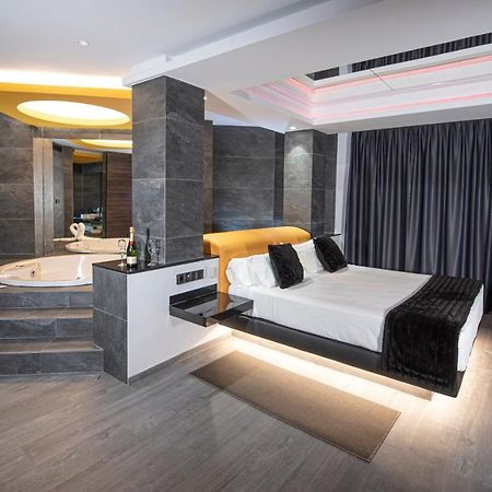 Hotel Luve ซาน อันโตนิโอ เด บานาเกแบร์ ภายนอก รูปภาพ