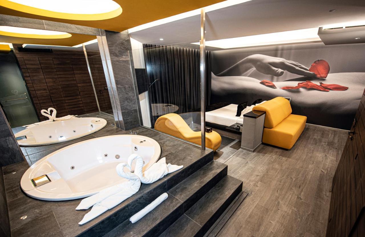 Hotel Luve ซาน อันโตนิโอ เด บานาเกแบร์ ภายนอก รูปภาพ