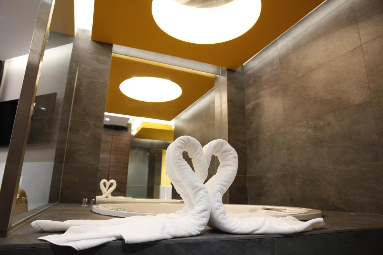 Hotel Luve ซาน อันโตนิโอ เด บานาเกแบร์ ภายนอก รูปภาพ