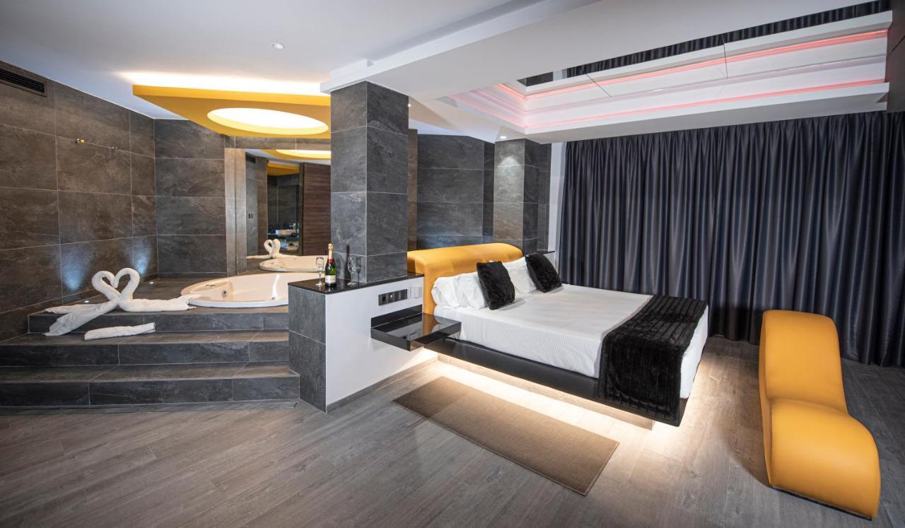 Hotel Luve ซาน อันโตนิโอ เด บานาเกแบร์ ภายนอก รูปภาพ