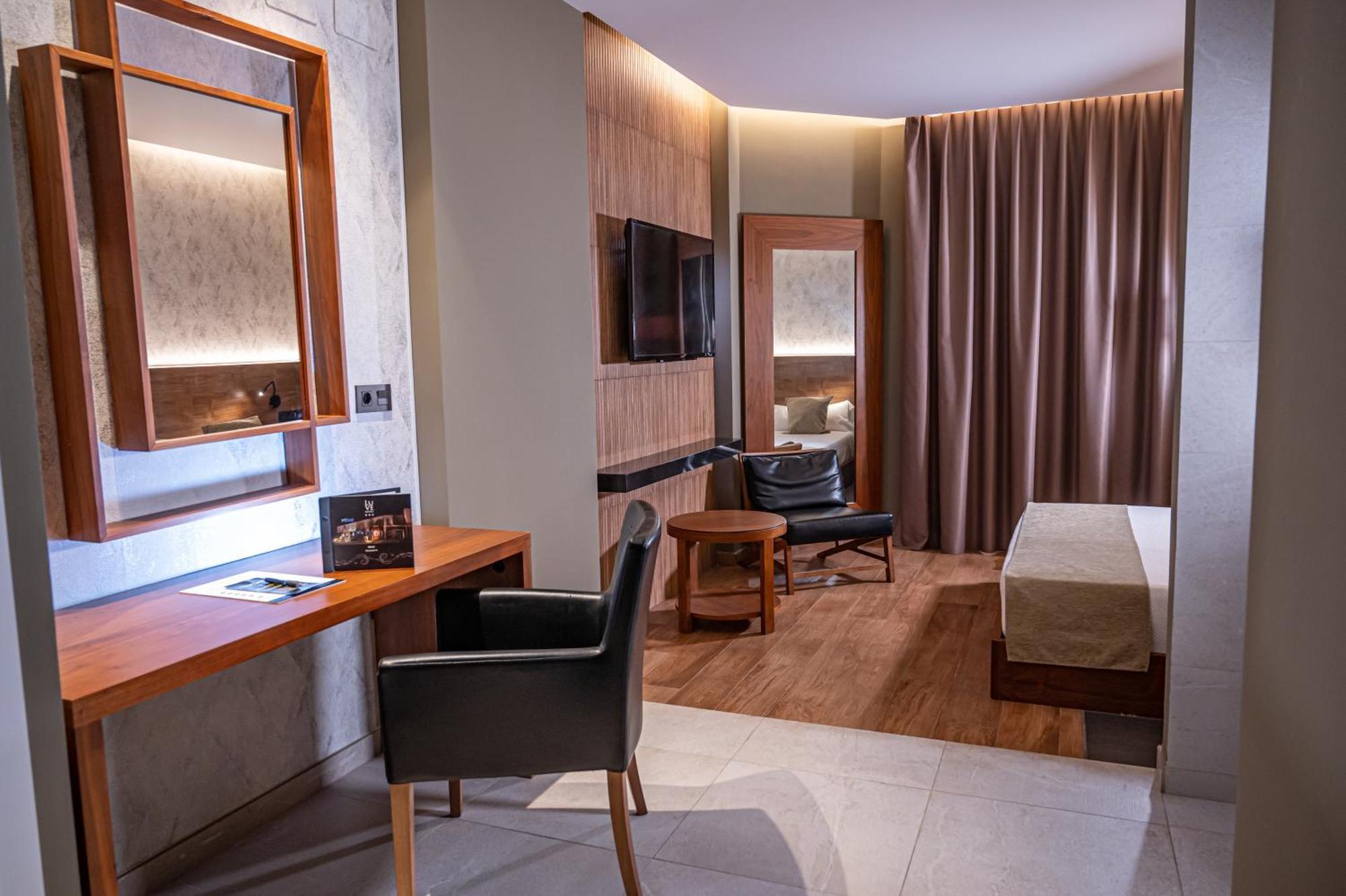 Hotel Luve ซาน อันโตนิโอ เด บานาเกแบร์ ภายนอก รูปภาพ