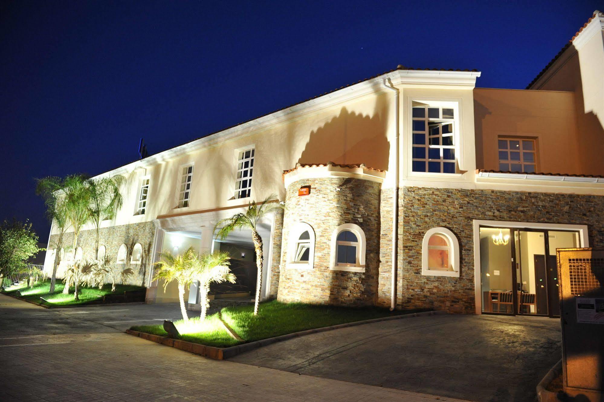 Hotel Luve ซาน อันโตนิโอ เด บานาเกแบร์ ภายนอก รูปภาพ